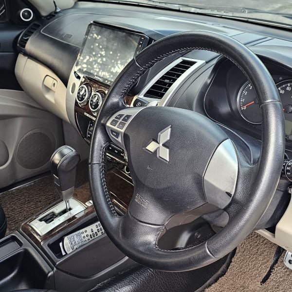 MITSUBISHI PAJERO SPORT DAKAR 2013 - Gambar 2
