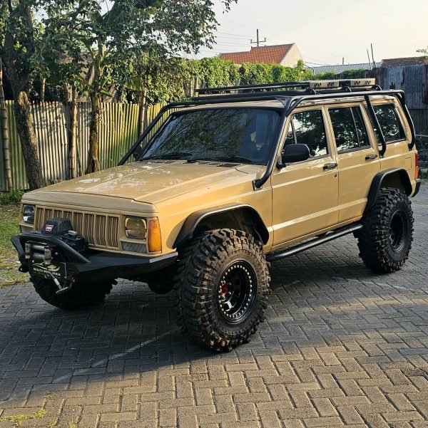 CHEROKEE LIMITED USA AT 4X4 1995