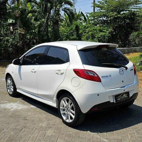 MAZDA 2 SPORTY MATIC 2012 - Gambar 2