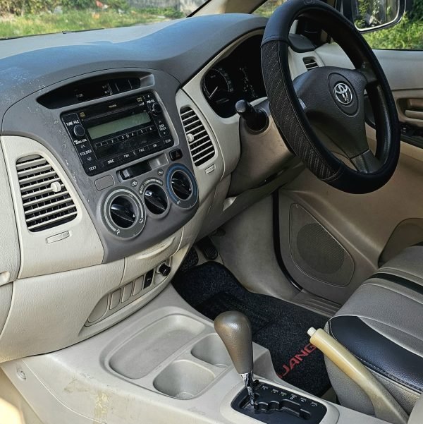 TOYOTA KIJANG INNOVA G MATIC DIESEL 2010 - Gambar 4