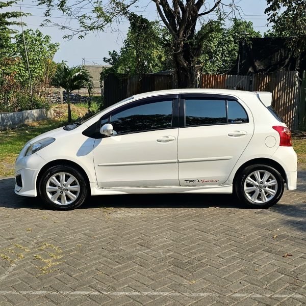 TOYOTA YARIS TRD LIMITED MATIC 2012 - Gambar 3