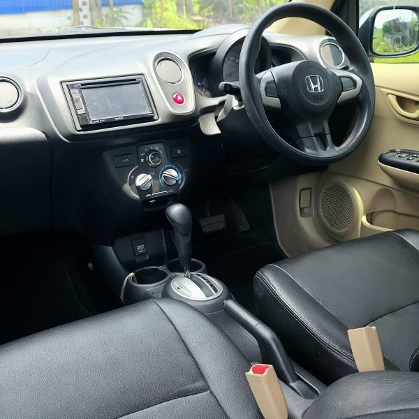 HONDA MOBILIO E PRESTIGE MATIC 2015 - Gambar 4